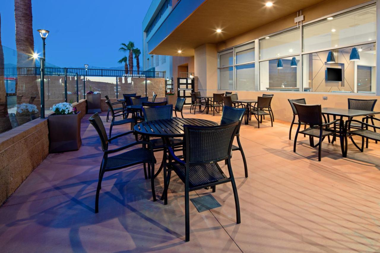 Holiday Inn Express & Suites Palm Desert - Millennium By Ihg Exteriör bild
