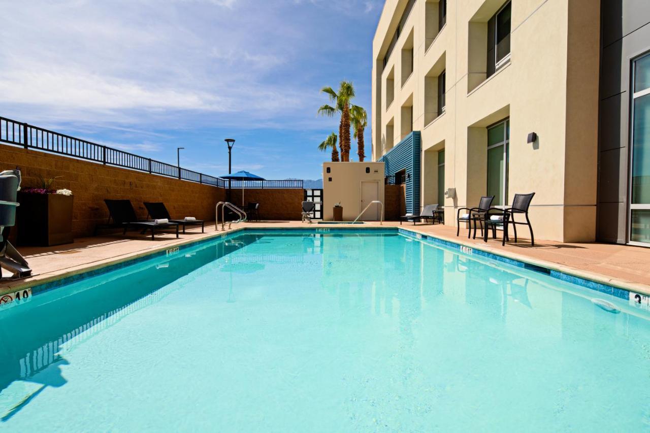Holiday Inn Express & Suites Palm Desert - Millennium By Ihg Exteriör bild